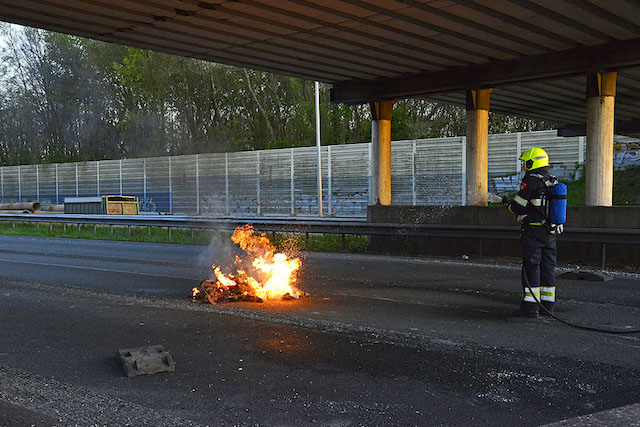 2017/85/20170423-20u29 GB 005 Buitenbrand Amsterdamse Baan.jpg